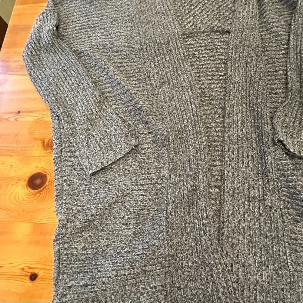 GAP women M Cozy Gray Knit Cardigan Rayon Bend